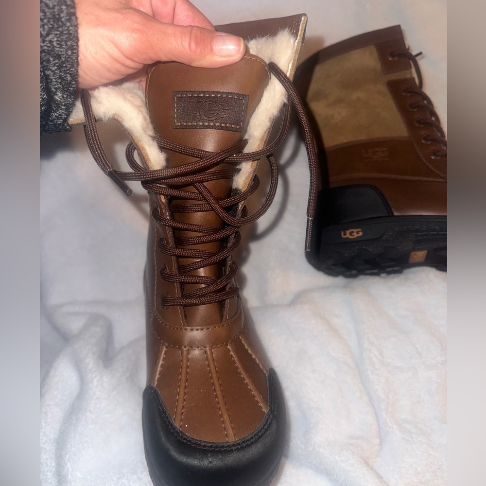 Brand neww cozy kids size 1 winter UGG boots never worn
